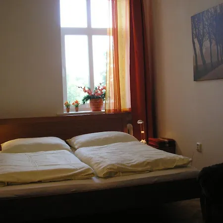 Large 110m2 Old Town With Danube View, 3br, 2ba, Sleeps 9 Братислава