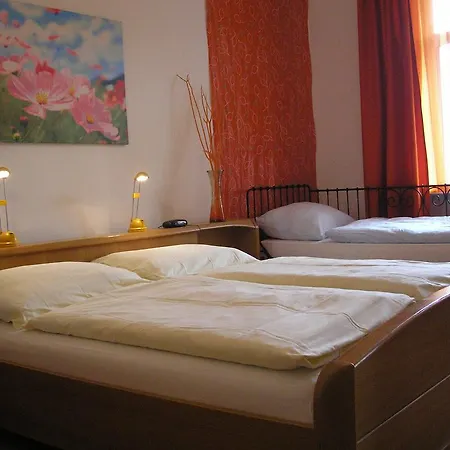 Large 110m2 Old Town With Danube View, 3br, 2ba, Sleeps 9 Апартаменты