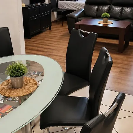Apartment 110M2 Old Town Apartment On Danube Promenade 3Br 2Ba Up To 9 Guests